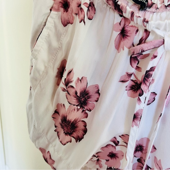 Brandy Melville White & Pink Dolphin Fin Cherry Blossom Linen Drawstring Shorts - Picture 3 of 8